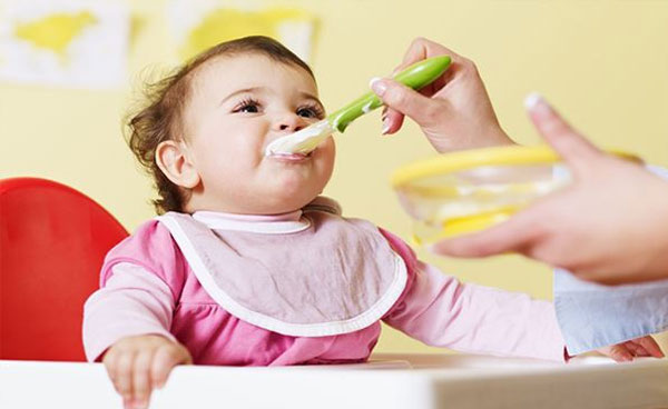 食用铁强化米粉的时间取决于宝宝的具体状况